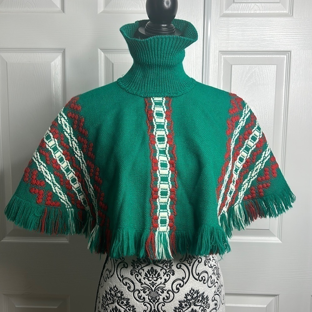 Marianne Wendt Aztec Collared Shawl Cover‎ Green White Red READ Chile